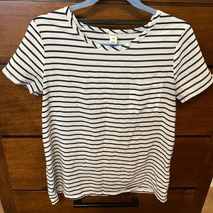 Old Navy Women Short Sleeve Navy Striped with pocket Crew Shirt. Good Condition